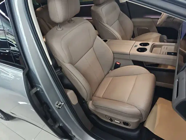 Li Auto i8 — Фото автомобиля 24