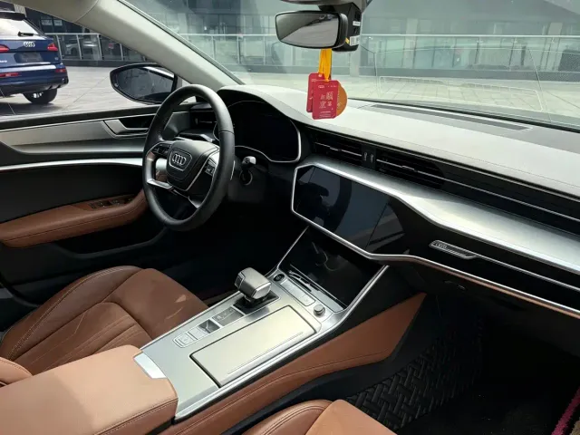 Audi A7L — Фото автомобиля 10