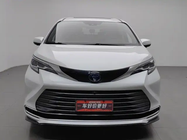 Toyota Sienna — Фото автомобиля 3