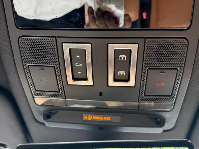 Land Rover Defender — Фото автомобиля 12