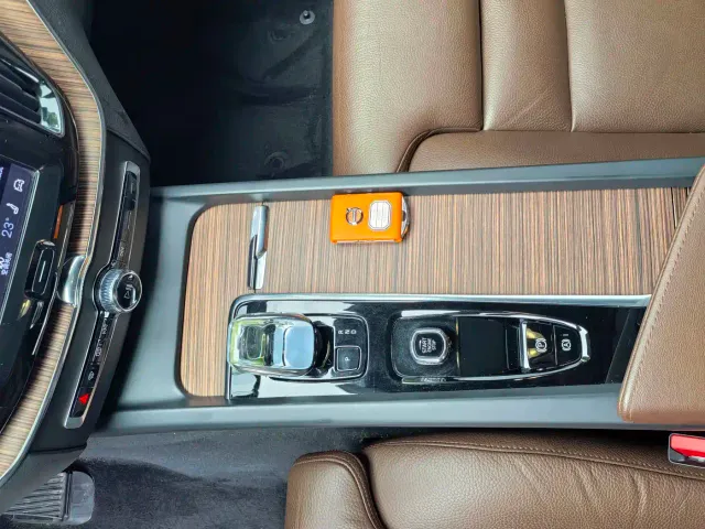Volvo XC60 — Фото автомобиля 9