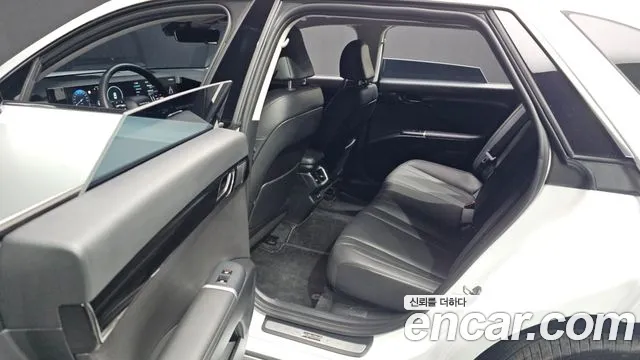 Hyundai Grandeur Grandeur (GN7) 2.5 Бензин 2WD — Фото автомобиля 13