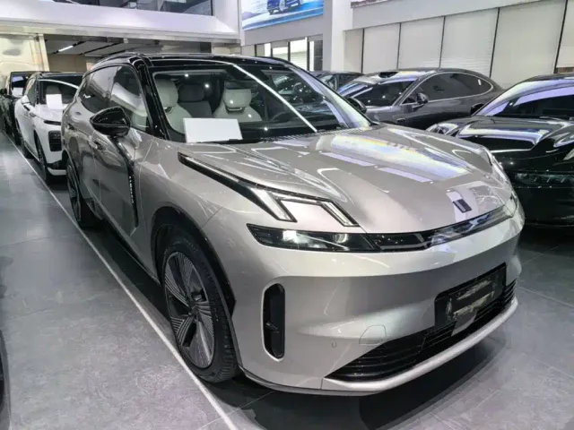 Lynk & Co 08 EM-P — Фото автомобиля 3