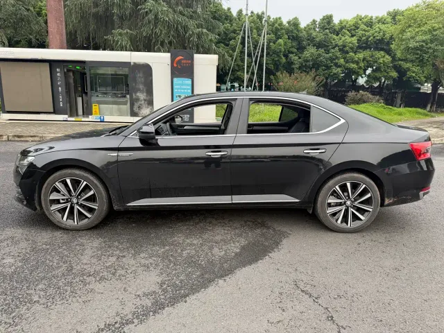 Skoda Superb — Фото автомобиля 13
