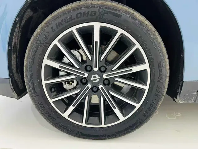 Leapmotor B10 — Фото автомобиля 13