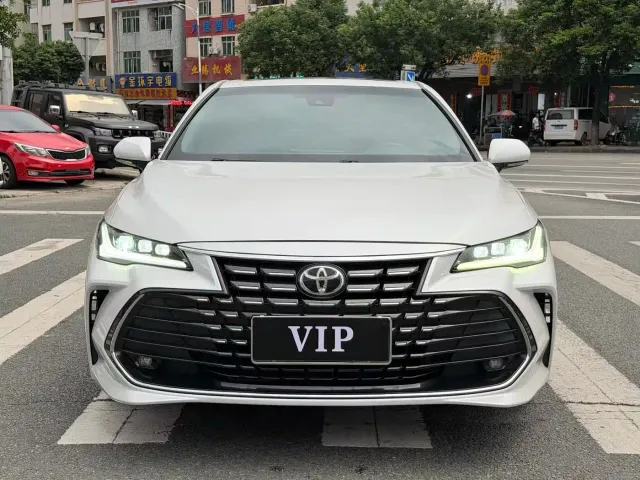Toyota Avalon — Фото автомобиля 2