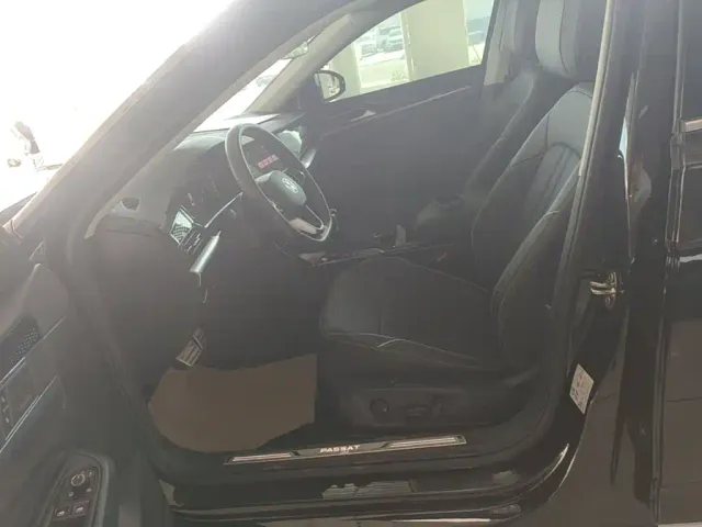 Volkswagen Passat — Фото автомобиля 14