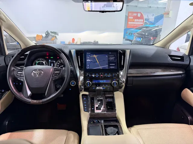 Toyota Alphard — Фото автомобиля 9