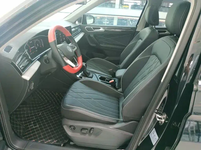 Volkswagen Tiguan L — Фото автомобиля 14