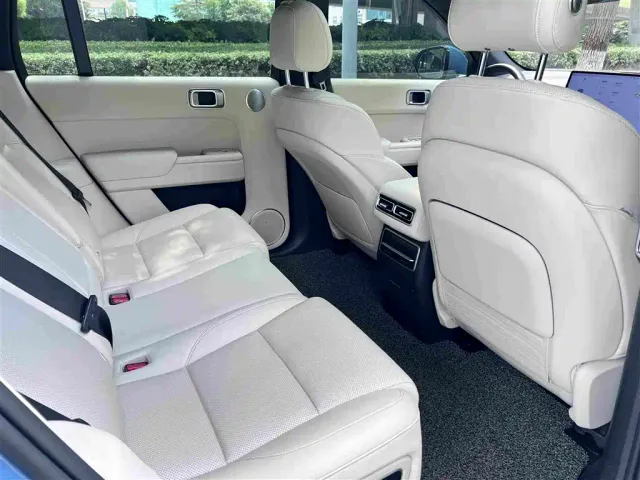 Li Auto L7 — Фото автомобиля 8