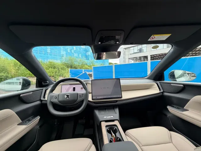 Volvo XC70 Plug-in Hybrid — Фото автомобиля 6