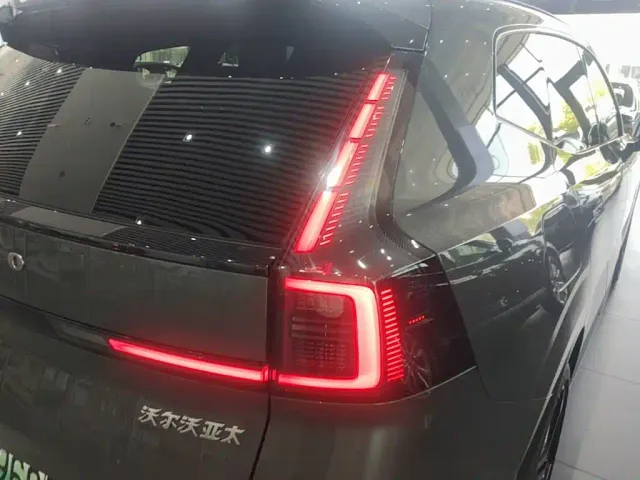 Volvo Volvo XC70 Plug-in Hybrid 2025 High-end Version — Фото автомобиля 7
