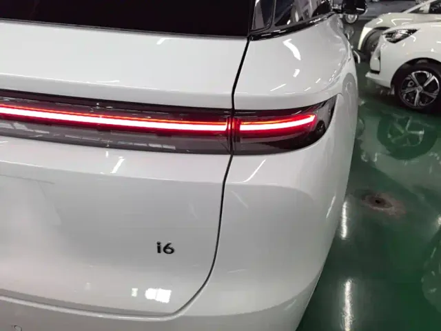 Li Auto Li Auto i6 2025 2WD Base Model — Фото автомобиля 7