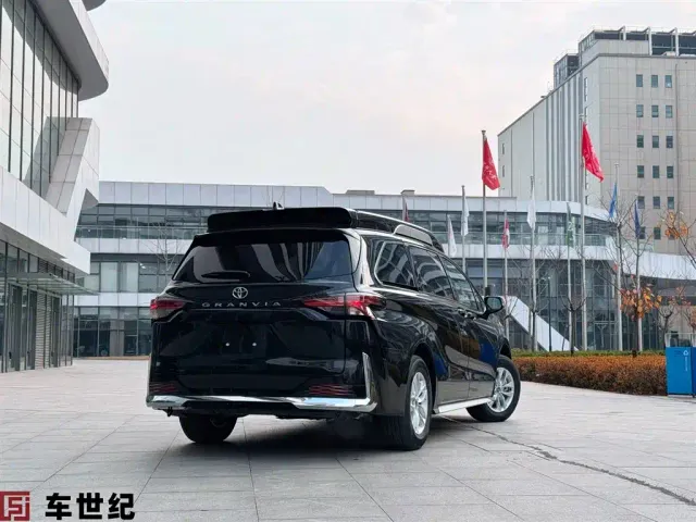 Toyota Granvia — Фото автомобиля 2