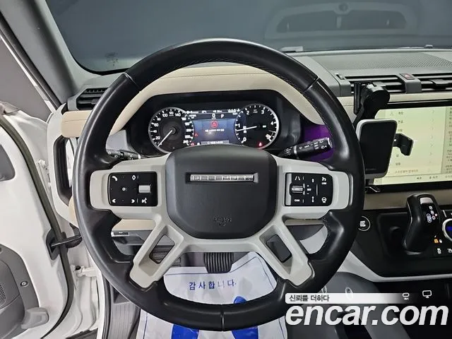Land Rover Defender — Фото автомобиля 11