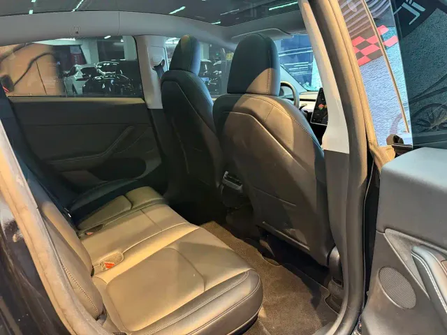 Tesla Model Y — Фото автомобиля 11