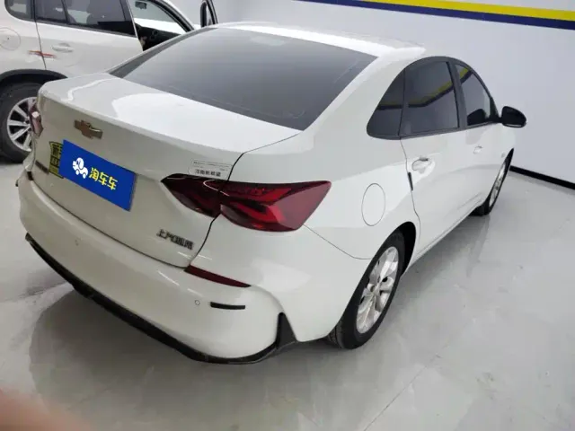Chevrolet Monza — Фото автомобиля 3