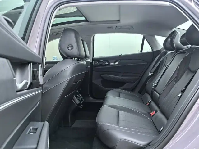 Volkswagen Passat — Фото автомобиля 12