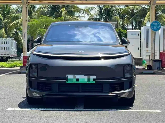 Li Auto L8 — Фото автомобиля 2