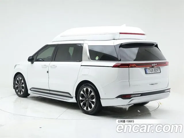 Kia Carnival Generation 4 — Фото автомобиля 4