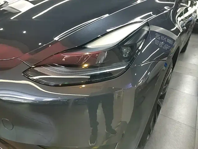Tesla Model Y — Фото автомобиля 23