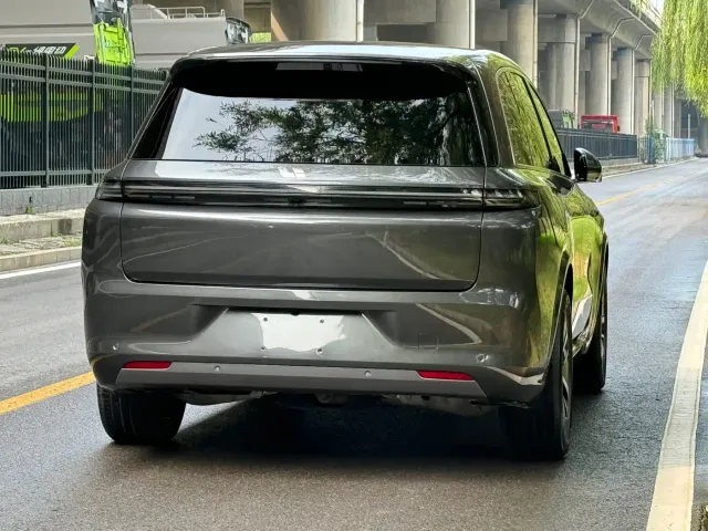 Li Auto L8 — Фото автомобиля 17