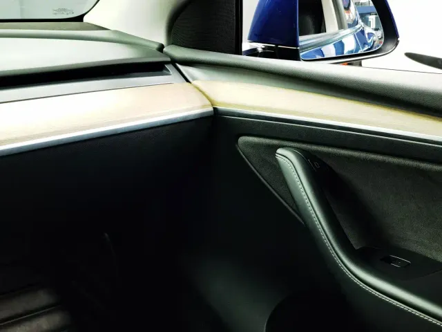 Tesla Model Y — Фото автомобиля 13