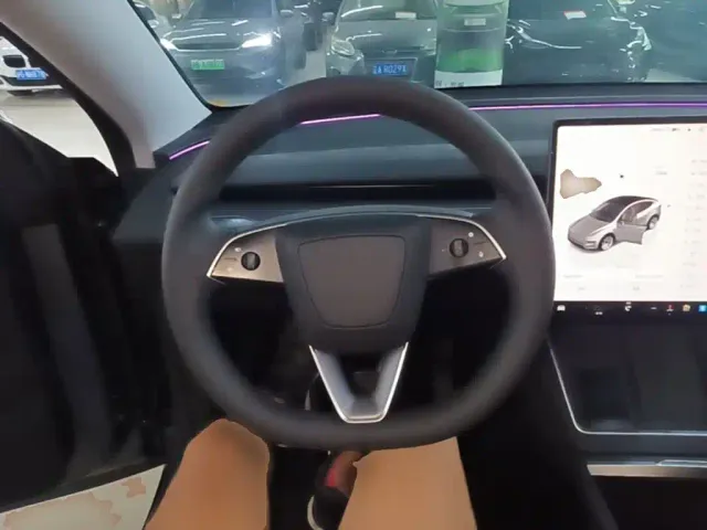 Tesla Model Y — Фото автомобиля 10