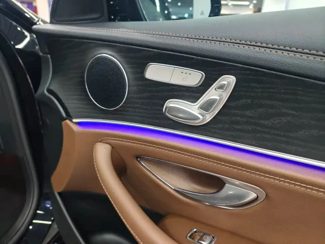 Mercedes-Benz E-Class — Фото автомобиля 17
