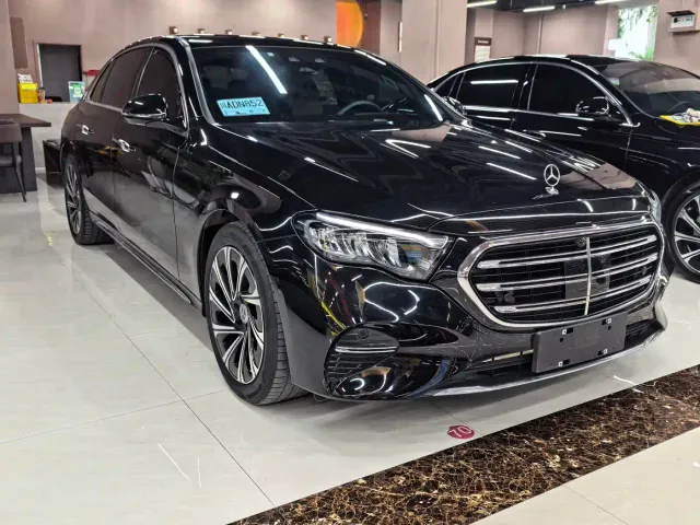 Mercedes-Benz E-Class — Фото автомобиля 3
