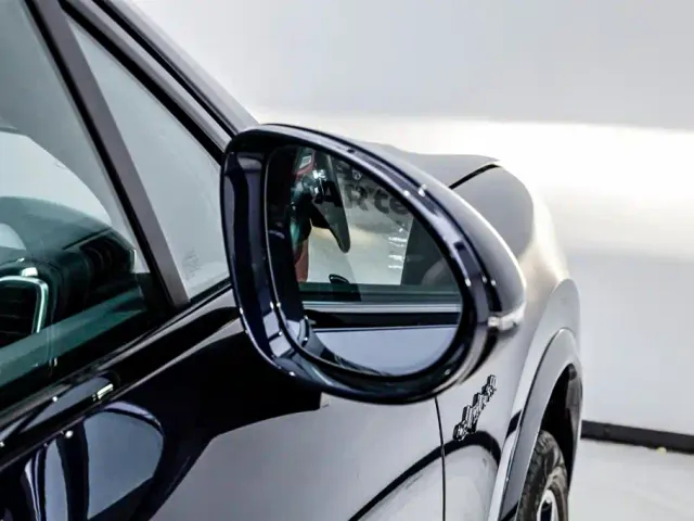 Porsche Cayenne New Energy 2023 Cayenne E-Hybrid 2.0T Platinum Edition — Фото автомобиля 28