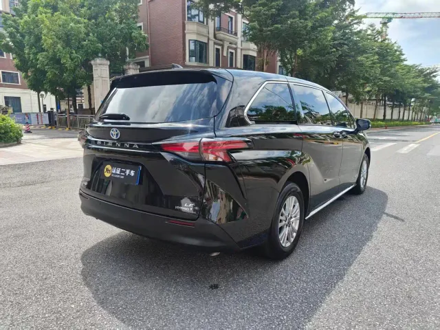 Toyota Sienna — Фото автомобиля 5