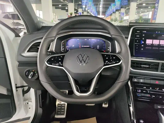 Volkswagen T-Roc — Фото автомобиля 10