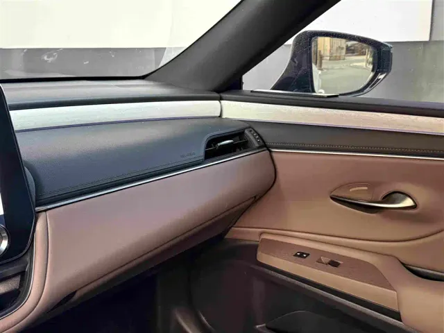 Lexus ES — Фото автомобиля 12