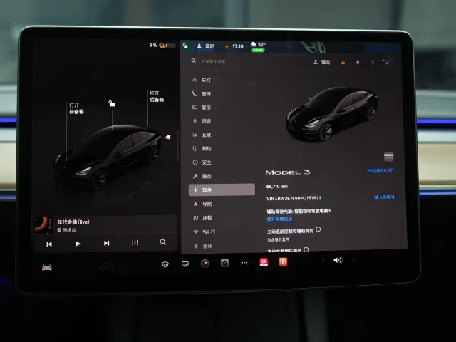 Tesla Model 3 — Фото автомобиля 15