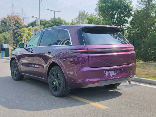 Li Auto L8 — Фото автомобиля 11