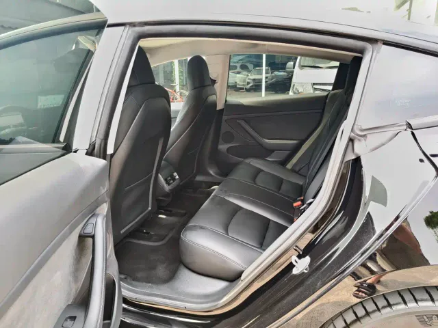 Tesla Model 3 — Фото автомобиля 14