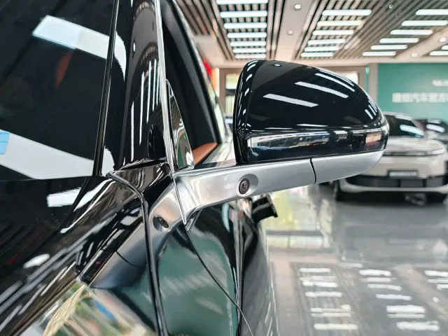 Li Auto L9 — Фото автомобиля 12