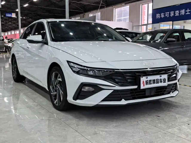 Hyundai Elantra — Фото автомобиля 3