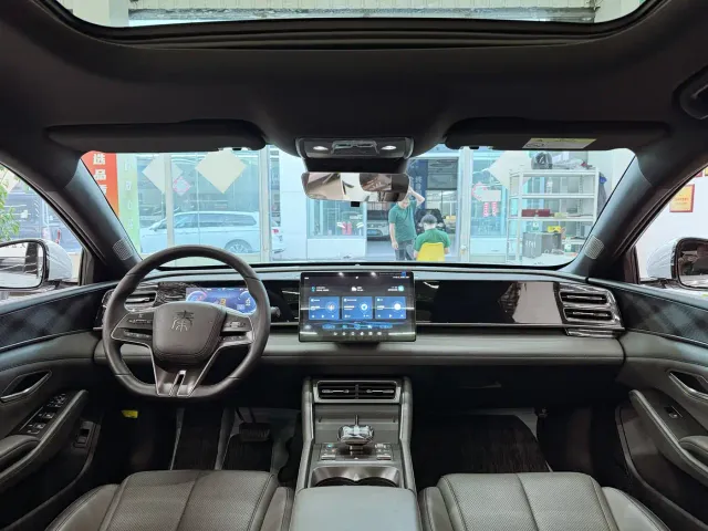 BYD Qin L — Фото автомобиля 10