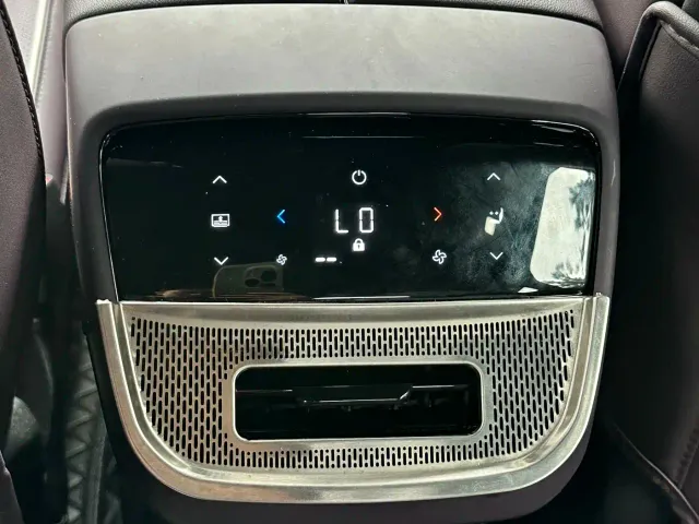 Mazda EZ-60 — Фото автомобиля 15