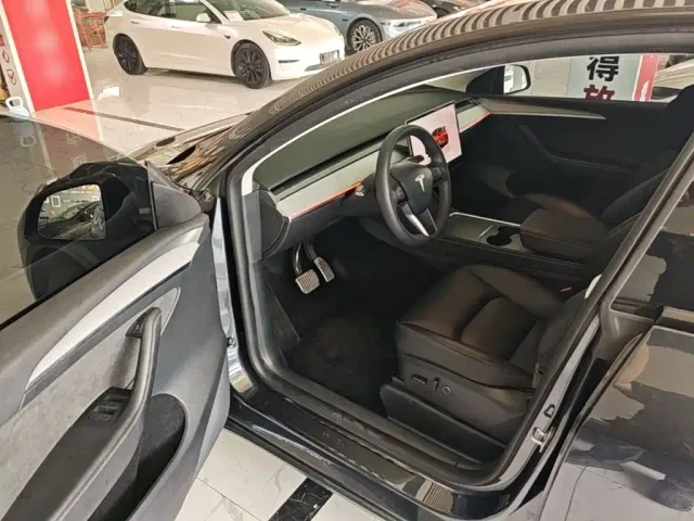 Tesla Model Y — Фото автомобиля 15