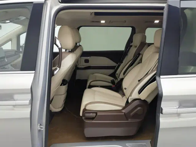 Bestune Besturn M9 — Фото автомобиля 15