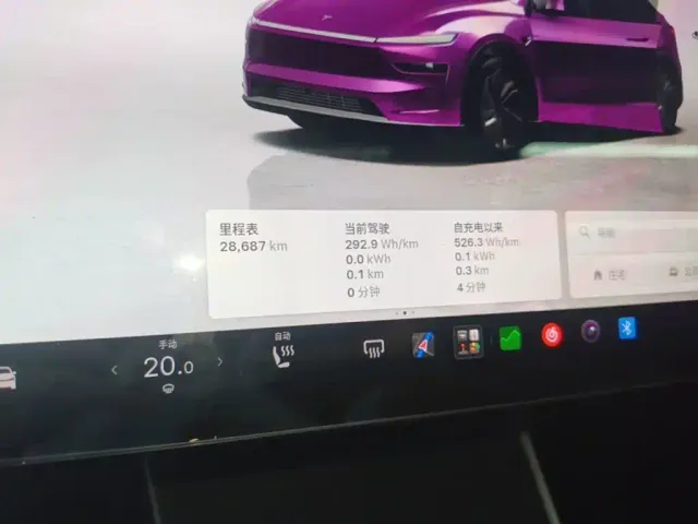Tesla Model Y — Фото автомобиля 11
