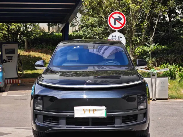 Li Auto L8 — Фото автомобиля 2