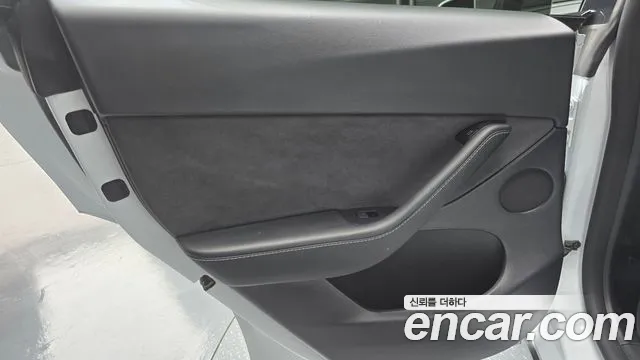 Tesla Model Y — Фото автомобиля 14