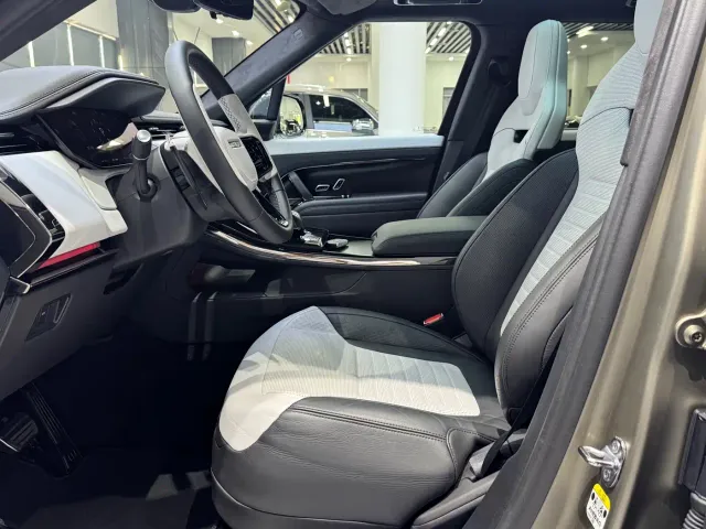 Land Rover Range Rover Sport — Фото автомобиля 13