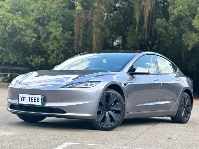 Фотография автомобиля — Tesla Model 3