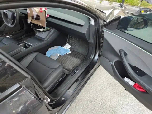Tesla Model 3 — Фото автомобиля 19