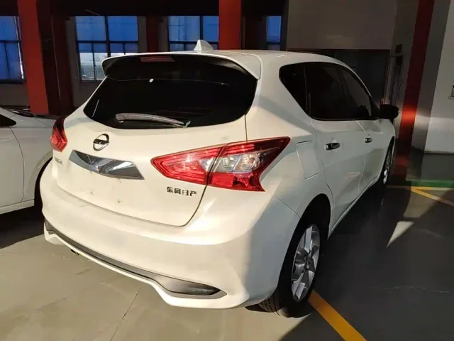 Nissan Tiida — Фото автомобиля 6